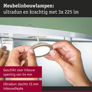 Met de hand gemonteerde ultradunne inbouwlamp met 15 mm inbouwdiepte en 54 mm opening in wit