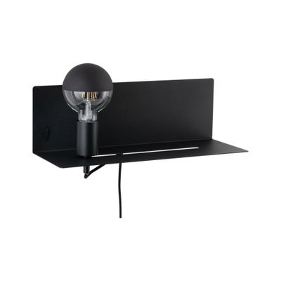 Sort metal væglampe med halvkugleformet skærm og synlig pære, moderne minimalistisk design
