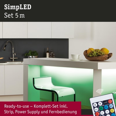 LED-Lichtstreifen Set 5 m mit Fernbedienung, grün leuchtend unter Kücheninsel, modernes Ambiente