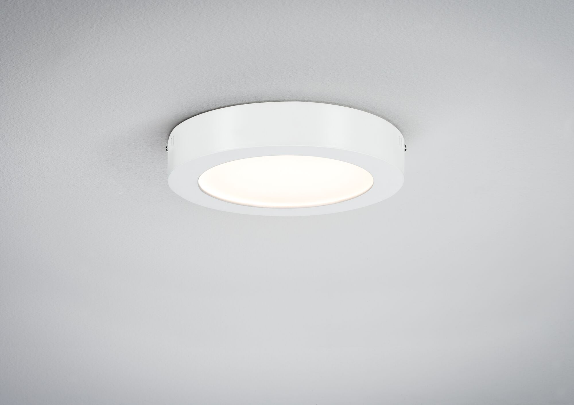 Plafonnier LED rond blanc en métal avec lumière diffuse pour intérieurs modernes