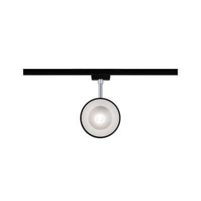 Moderner runder LED-Strahler in Schwarz und Silber an schwarzer Schiene für flexible Raumbeleuchtung