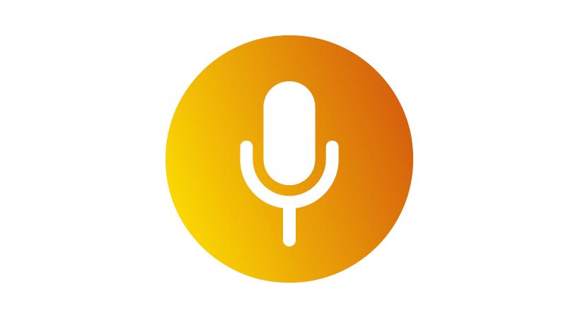 Gul-orange cirkel med hvid mikrofonikon, der symboliserer stemmestyring og smart home funktioner