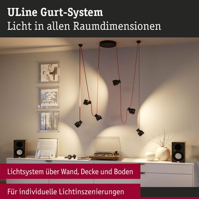 ULine Gurt-System mit schwarzen Spotleuchten an roten Kabeln über Sideboard für individuelle Lichtgestaltung