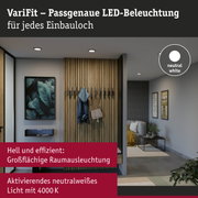 Moderner Wohnraum mit passgenauer LED-Deckenbeleuchtung in neutralweißem Licht 4000K