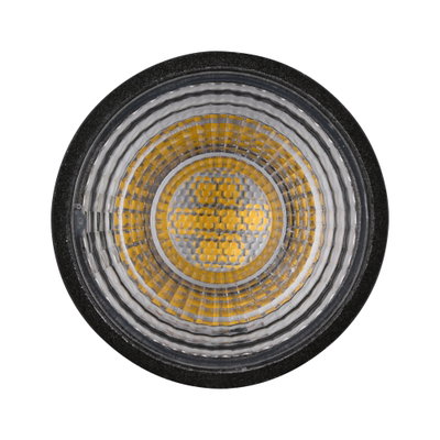 Gros plan d'une lampe LED avec bord noir et diodes jaunes pour un éclairage économe en énergie