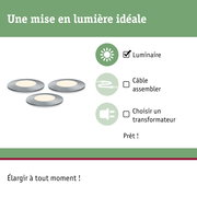 Trois spots LED encastrés ronds en aluminium brossé argenté pour éclairage intérieur moderne