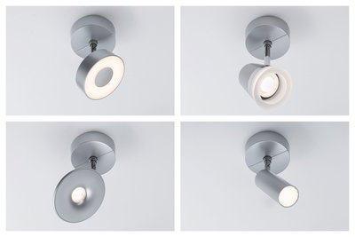 Vier moderne Deckenstrahler aus mattem Aluminium in Silber mit verschiedenen Leuchtendesigns für Wohnräume