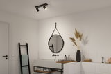 Salle de bain moderne avec plafonnier noir, miroir rond et lavabo blanc avec étagère en bois
