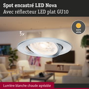 Spot encastré LED Nova argenté avec lumière blanc chaud et réflecteur plat GU10 pour intérieur