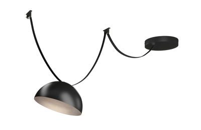 Sort halvkugle loftlampe med tekstilkabel til moderne boligbelysning.