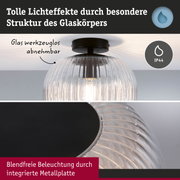 Deckenleuchte mit geriffeltem Glas und schwarzer Metallplatte für blendfreie Beleuchtung und IP44 Schutz