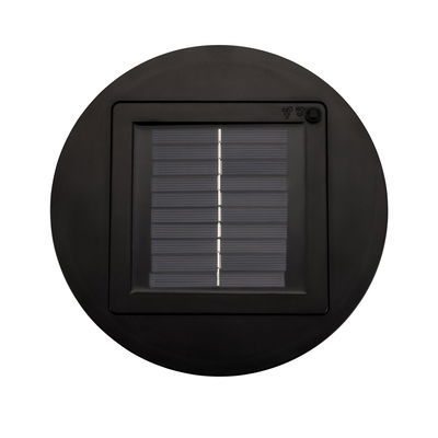 Rundt sort solpanel med tænd/sluk-knap til energibesparende udendørsbelysning