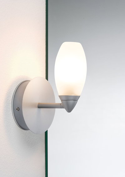 Moderne Wandlampe mit mattgrauem Metall und weißem Glas, ideal für stilvolle Innenbeleuchtung.
