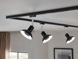 Schwarze LED-Deckenstrahler aus Metall mit verstellbaren Köpfen an Schienensystem für Wohnräume