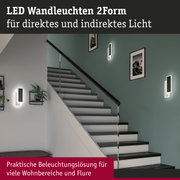 Moderne LED-Wandleuchten 2Form in Schwarz mit direktem und indirektem Licht an Treppenwand