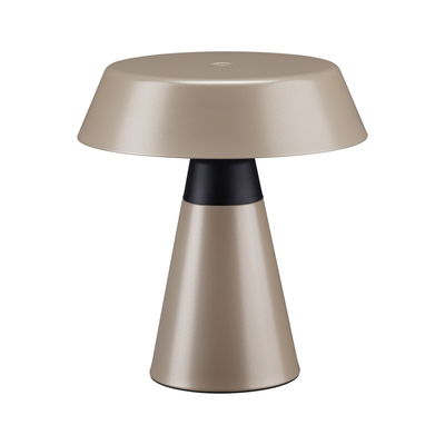 Moderne Tischlampe aus mattem goldfarbenem Metall mit schwarzem Akzent für stilvolle Beleuchtung