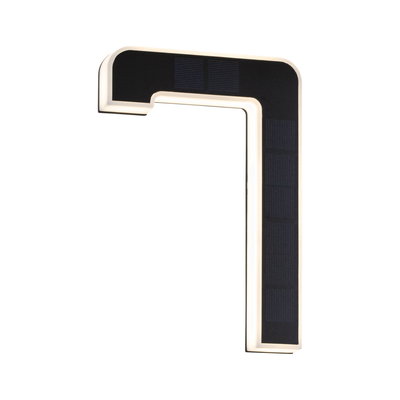 Sort LED-væglampe med integreret lysstribe og solpanel til energieffektiv belysning