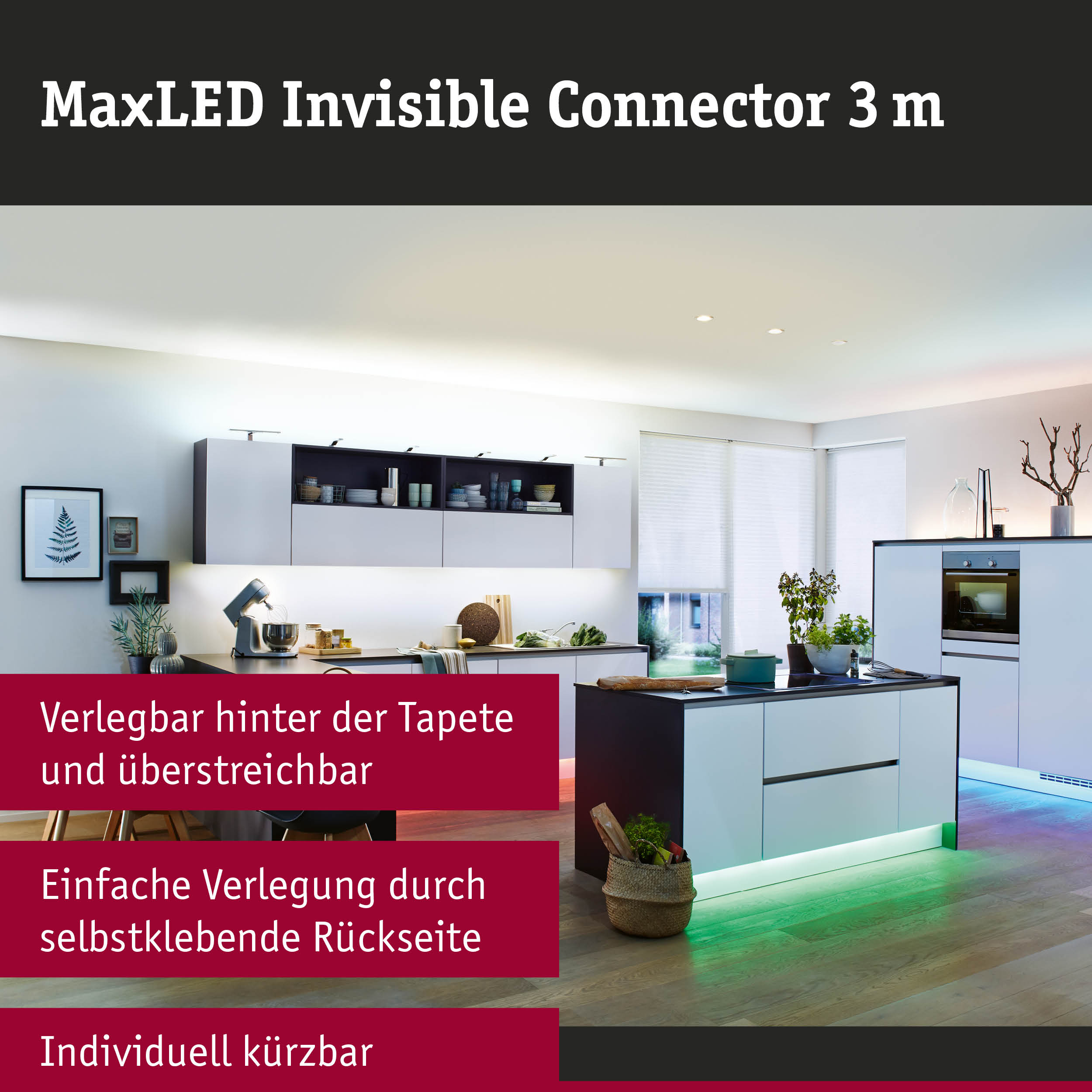 Moderne Küche mit LED-Beleuchtung unter der Arbeitsplatte in Weiß und Schwarz mit grünem Lichtakzent