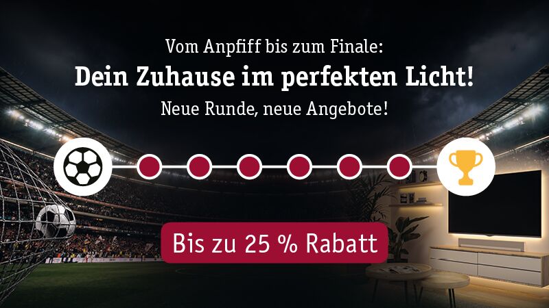 Werbung für Wohnraumbeleuchtung mit bis zu 25 % Rabatt, Fußballstadion und modernes Wohnzimmer mit LED-Licht.