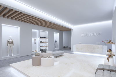 Modernes Boutique-Interieur mit minimalistischer Beleuchtung, hellen Wänden und stilvollen Modeaccessoires.