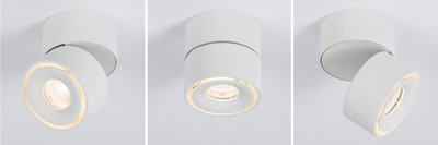 Moderner weißer Deckenstrahler aus Metall mit warmweißem LED-Ring für flexible Beleuchtung