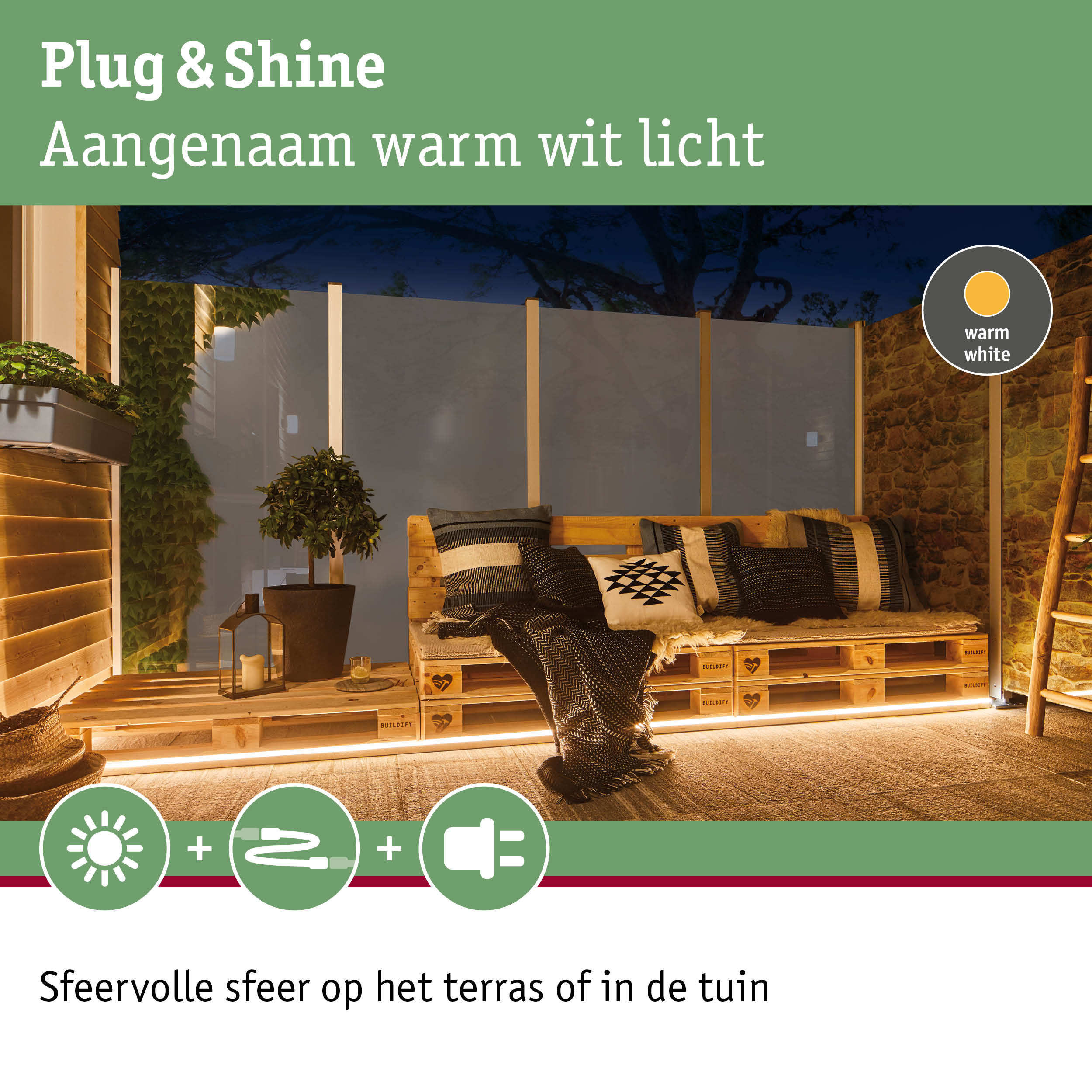 Gezellig terras met warm wit LED-licht en houten palletbank voor sfeervolle tuinverlichting