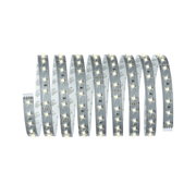 Flexibler LED-Lichtstreifen mit warmweißen LEDs auf silberner Platine für dekorative Beleuchtung