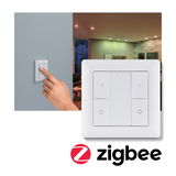 Interrupteur mural blanc Zigbee à plusieurs boutons pour contrôle d'éclairage intelligent dans un salon moderne.