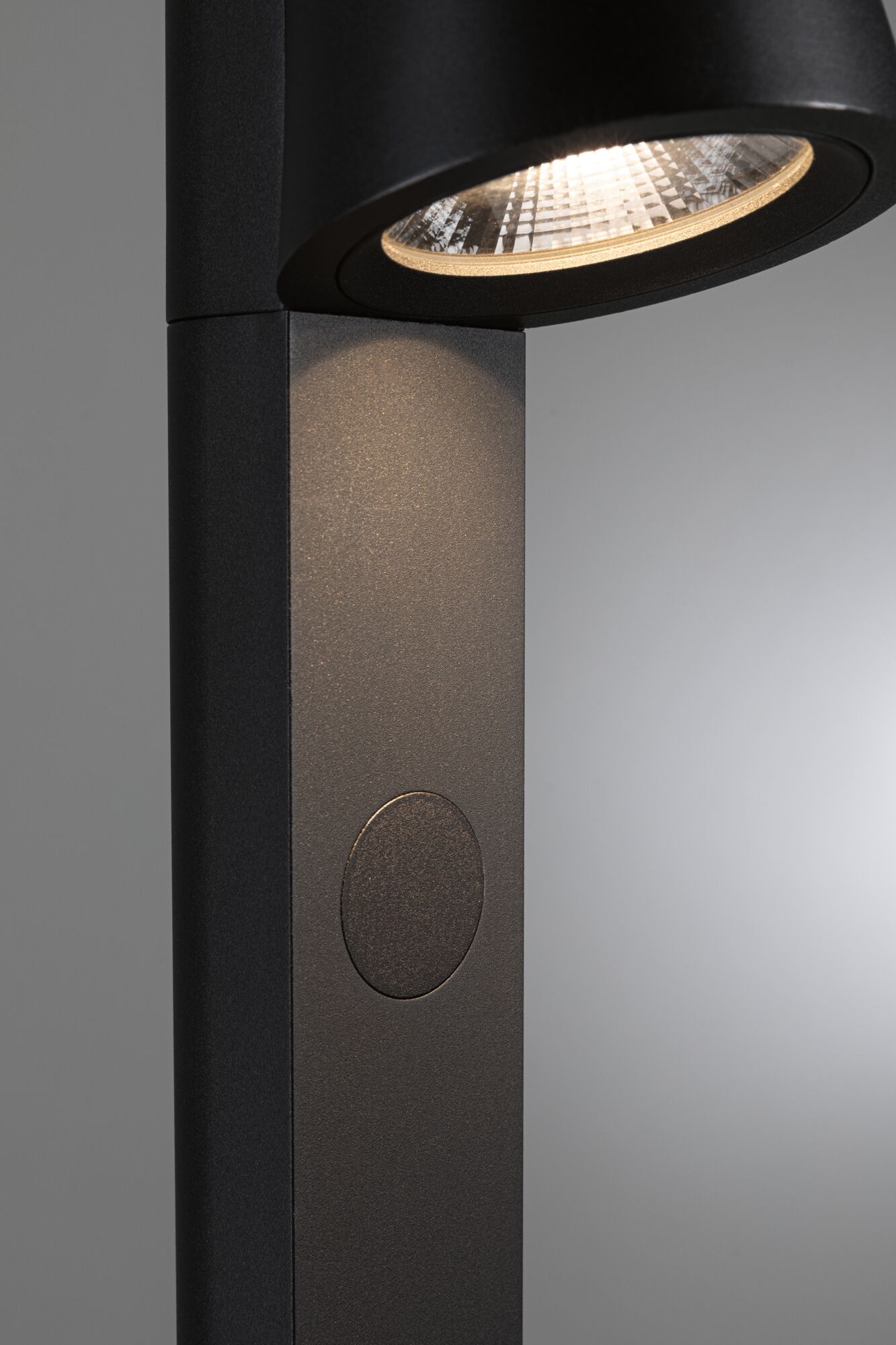 Lumière extérieure LED noire en métal avec éclairage blanc chaud pour jardin moderne
