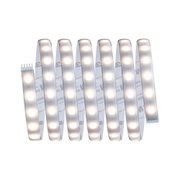 Flexibler LED-Lichtstreifen mit warmweißem Licht und selbstklebender Rückseite für vielseitige Beleuchtung.