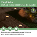 Éclairage LED Plug & Shine blanc chaud au sol sur terrasse en bois respectueux des insectes