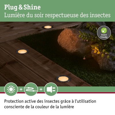 Éclairage LED Plug & Shine blanc chaud au sol sur terrasse en bois respectueux des insectes