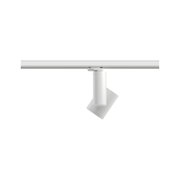 Weißer LED-Spot aus Metall an Schienensystem für flexible Innenbeleuchtung