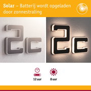 Grijze zonne-energie LED-huisnummer met witte rand, energiezuinige buitenverlichting
