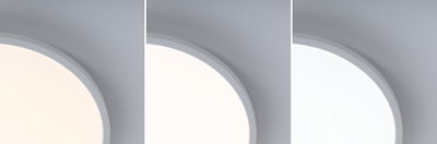 Drie witte ronde LED-plafondlampen met verschillende lichtkleuren aan grijs plafond