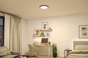 Rundes Deckenlicht mit braunem Rahmen in modernem Wohnzimmer mit Schreibtisch und Pflanzen