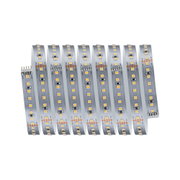 Flexibler LED-Streifen mit warmweißen LEDs auf silberner Platine für vielseitige Beleuchtungslösungen