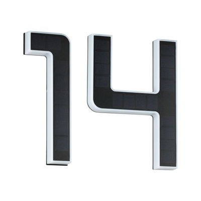 Hausnummer 14 mit schwarzen Solarzellen auf weißem Kunststoffrahmen für energieeffiziente Außenbeleuchtung