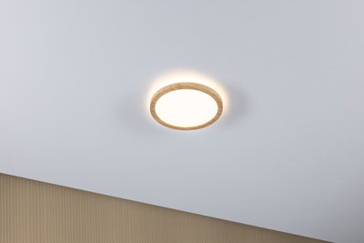 Runde Deckenleuchte mit Holzrahmen und warmweißem Licht für modernes Wohnambiente