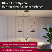 ULine Gurt-System mit schwarzen Hängeleuchten über modernem Essbereich für individuelle Lichtinszenierungen