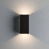 Applique murale LED rectangulaire noire en métal avec lumière blanc chaud sur mur gris pour éclairage intérieur moderne