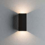 Zwarte aluminium wandlamp met warm wit LED-licht voor moderne binnenverlichting en decoratief effect