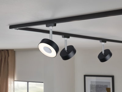 Zwarte metalen LED-plafondrail met drie verstelbare spots voor moderne verlichting