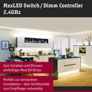 Moderne weiße Küche mit indirekter LED-Beleuchtung und MaxLED Switch Dimm Controller für Lichtsteuerung