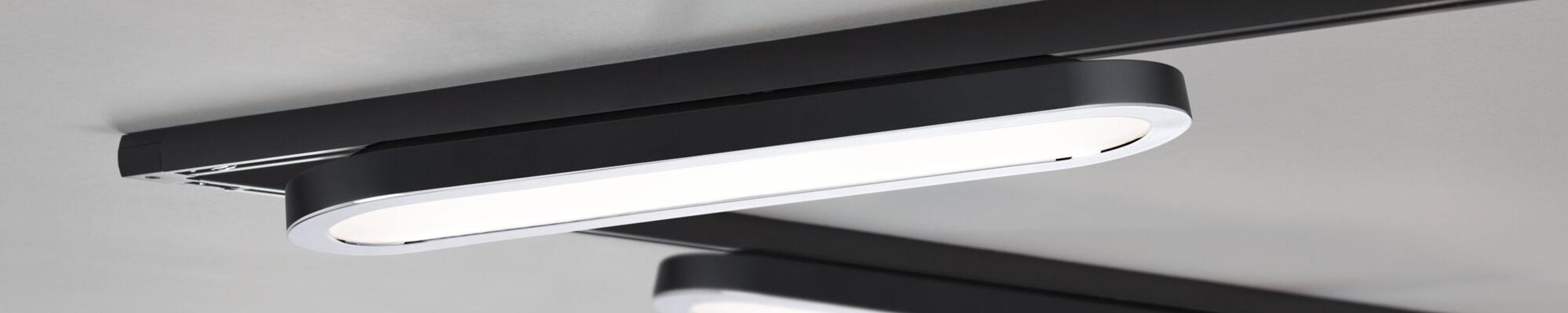 Zwart URail LED-plafondpaneel met wit licht, modern ontwerp voor energiezuinige verlichting