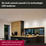Cuisine moderne avec aspect chêne, aluminium et noir mat, éclairage LED encastré au plafond