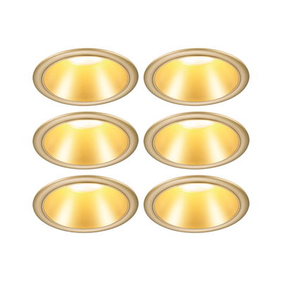 Sechs goldfarbene LED-Einbaustrahler mit warmweißem Licht für moderne Wohnraumbeleuchtung.