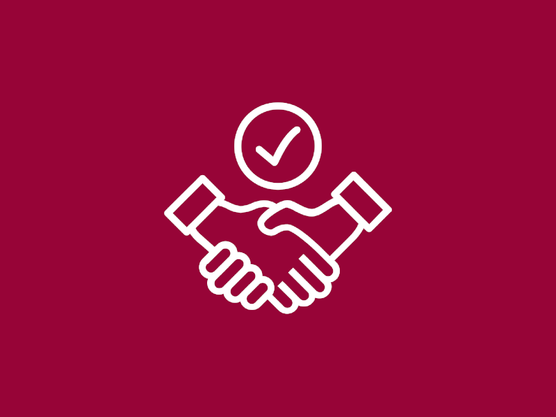 Symbol einer weißen Handschlag-Grafik mit Häkchen auf dunkelrotem Hintergrund für Vertrauenssiegel