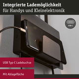 Schwarze Wandhalterung mit integrierter USB Typ-C Ladebuchse und Ablagefläche für Smartphones und Kleingeräte