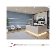 Bureau moderne avec spots LED au plafond et éclairage indirect sous le comptoir d'accueil blanc et bois